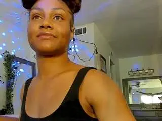 Yiaunaniree  live sex cam