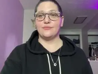 Adrianeblake  live sex cam