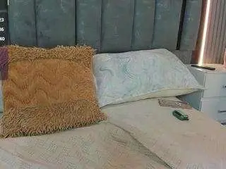 Emily-86  live sex cam