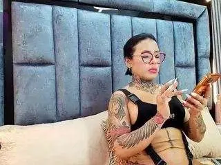Emily-86  live sex cam