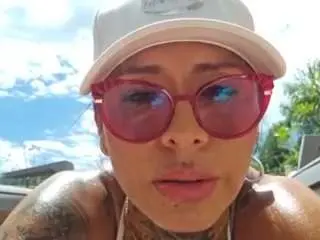 Emily-86  live sex cam