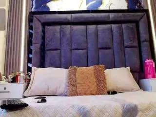 Emily-86  live sex cam