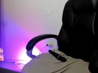 Ivanna-22  live sex cam