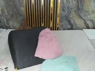 Nyakimgold  live sex cam