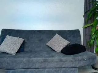 Suttondaviis  live sex cam
