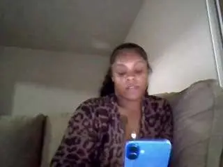 Yazzdinero  live sex cam