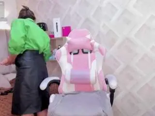 Clhoee-johnson  live sex cam