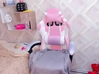 Clhoee-johnson  live sex cam