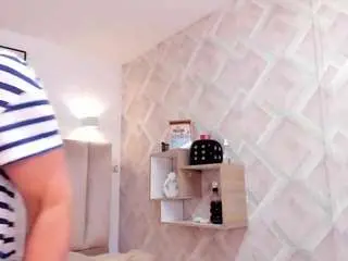 Clhoee-johnson  live sex cam