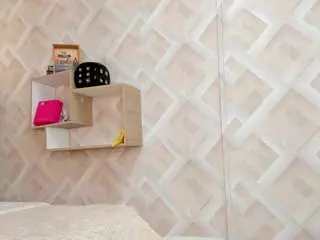 Clhoee-johnson  live sex cam