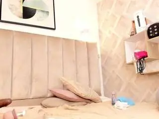 Clhoee-johnson  live sex cam