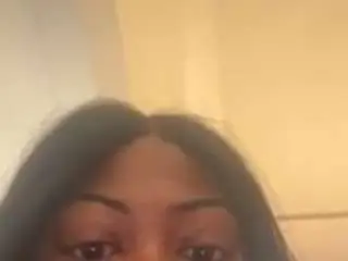 Deecoochiefire  live sex cam