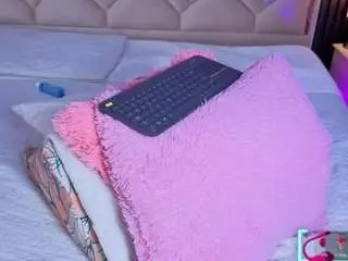 Miaafarrel  live sex cam