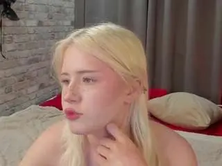 Kikipeachhh  live sex cam