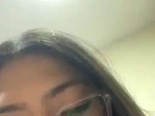 Saraajhones  live sex cam
