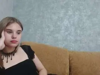 Yenmcclafferty  live sex cam
