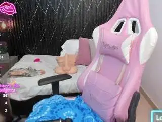 Channelbrunnette  live sex cam