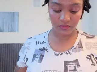 Channelbrunnette  live sex cam