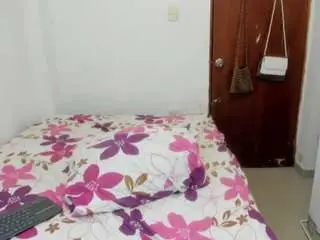 Millysofia25  live sex cam