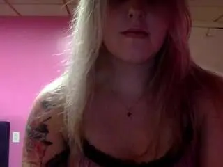 Thicc-tattooed-bitch  live sex cam