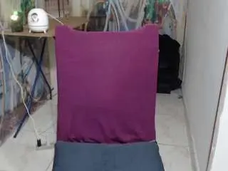 Curly-greeneyed  live sex cam