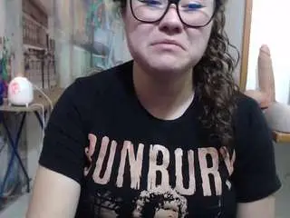 Curly-greeneyed  live sex cam