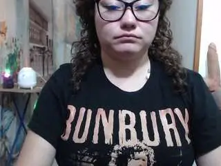 Curly-greeneyed  live sex cam