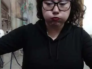 Curly-greeneyed  live sex cam