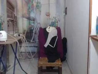 Curly-greeneyed  live sex cam