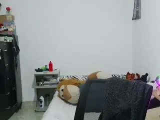 Curly-greeneyed  live sex cam