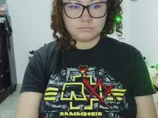 Curly-greeneyed  live sex cam