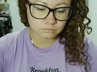 Curly-greeneyed  live sex cam