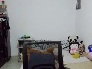 Curly-greeneyed  live sex cam