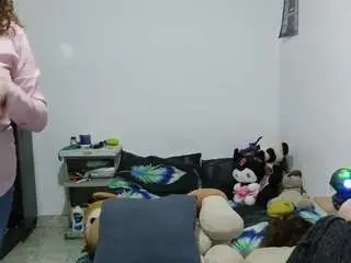 Curly-greeneyed  live sex cam