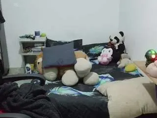 Curly-greeneyed  live sex cam