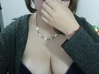 Curly-greeneyed  live sex cam