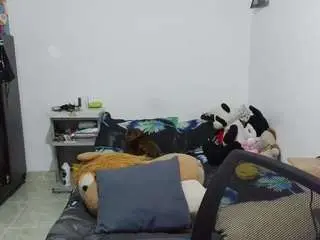 Curly-greeneyed  live sex cam