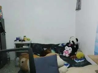 Curly-greeneyed  live sex cam