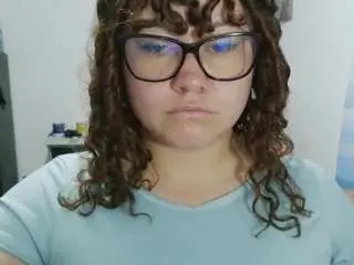Curly-greeneyed  live sex cam