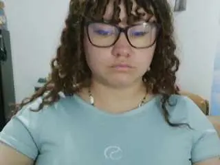 Curly-greeneyed  live sex cam