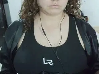 Curly-greeneyed  live sex cam
