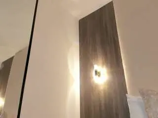 Mia-collins96  live sex cam