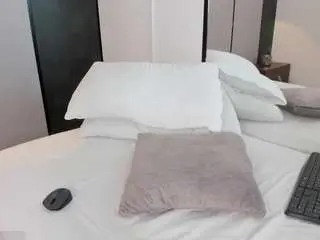Mia-collins96  live sex cam