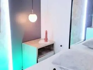 Mia-collins96  live sex cam