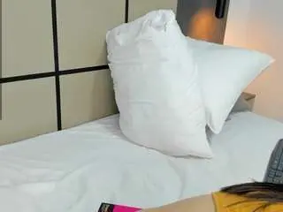 Mia-collins96  live sex cam