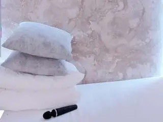 Mia-collins96  live sex cam
