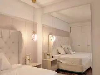 Mia-veggha  live sex cam
