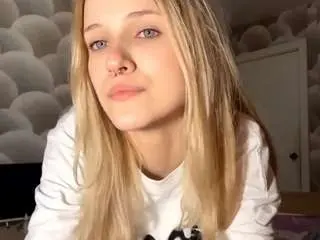 Suzettedillon  live sex cam