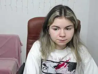 Tinaredly  live sex cam