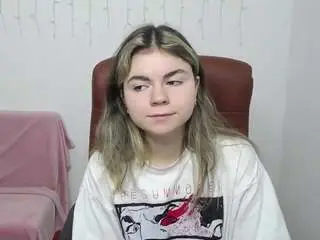 Tinaredly  live sex cam